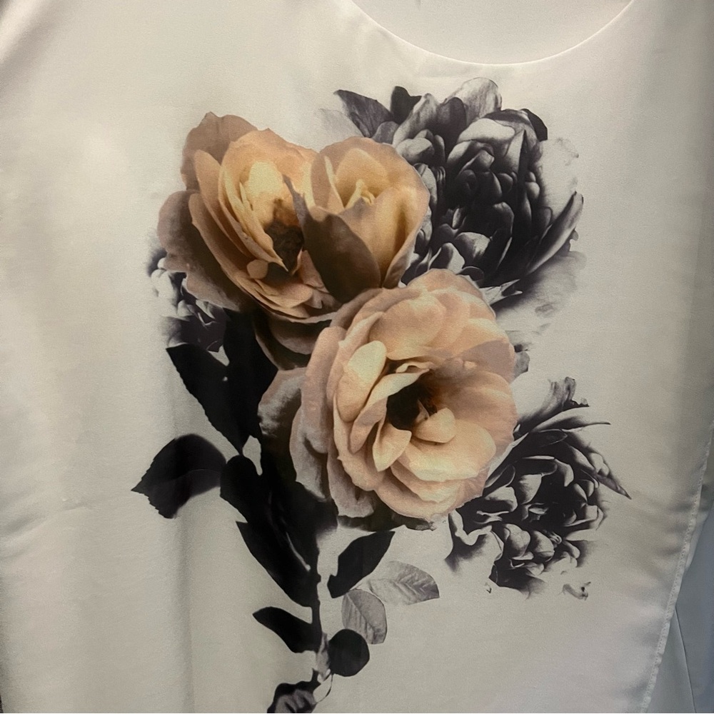 Laura T-shirt blouse sheer front and stretch back white with floral prin… - Picture 4 of 10